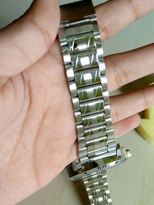 New Quartz Black Dial Wristwatch