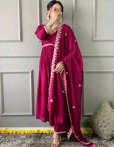 Ethnic Kurta Set With Dupatta