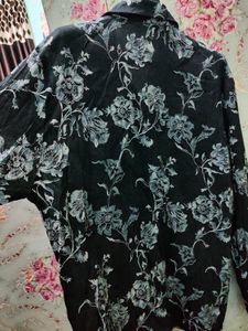 Black Y2k Style Shirt 🖤