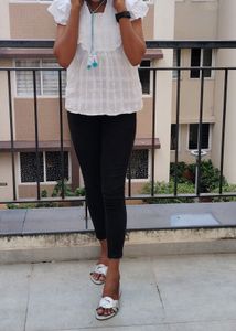 White Knoted Top