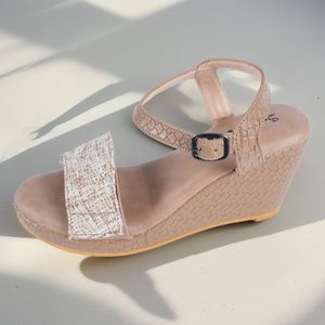 Wedges With Multi-stylin Straps