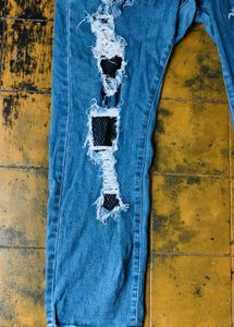 33010. Ripped &amp; Distressed Jeans