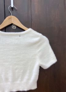 cute embroidery  butterfly crop top.
