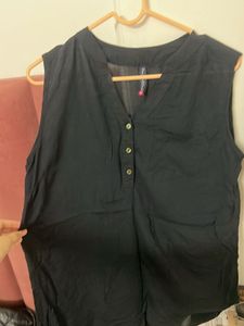 Black Sleeveless Top