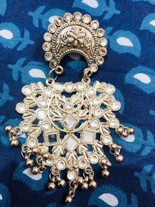 I’m Selling Earing