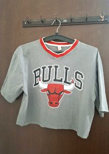 Grey Chicago Bulls Graphic Crop Top (M)