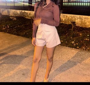 beige shorts
