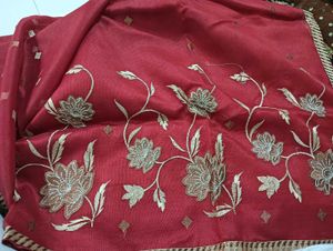 Elegant red saree without blouse