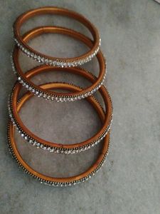 4 Shiny Bangles With One Bracelet Freebie