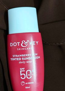Dot &amp; Key Strawberry Sunscreen