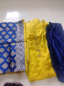 Straight Kurta With Leggings And Zari Dupatt