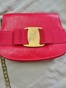FERRAGAMO SLING BAG ✨