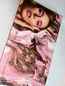 18 Color Eyeshadow Palette