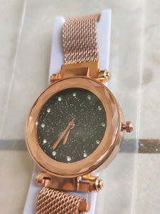 ✨Rose Gold Wrist Watch With Matching Bracelet ✨