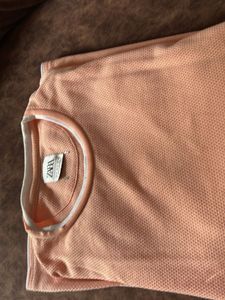 its a sweatshirt, full sleeve peach tshirt