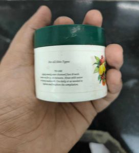 Biotique Fruit Brightening Face Mask