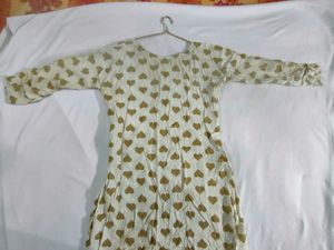 Women Short Kurti/Top (White, Printed)