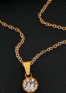 Elegant Gold Pendant Necklace