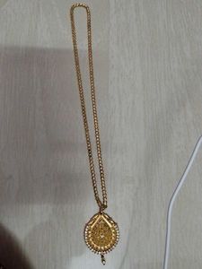 Gold Tone Pendant Necklace