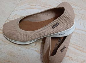 Very Light And Comfortable.