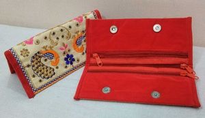 Exquisite Embroidery Clutch - Artisanal Touch Set2