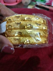 Golden Beautiful Four Bangles 2.6 Ans2.8Size
