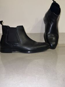 Redtape Black Chelsea Boots For Men