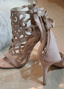 nude Pencil heels 👠