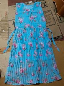 Floral Print Pleated Dress