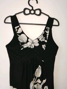 So Nicely New  Flower Printed Black Dress ... Unus