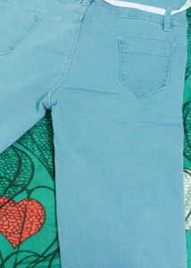 Cute Blue Denim Capri Jeans