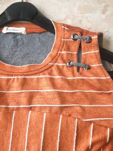 Beautiful Sleeveless Top, Size XL.