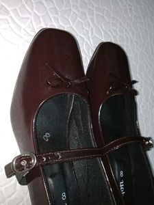 Uniqon Brown Patent Leather Mary Janes - Size 8