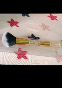 Faces Canada Brush