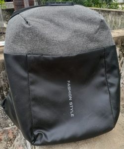 Anti-Theft 17 Inch Bag USB Charging Port Backpack