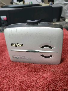 Sanyo Bassxpander Working Walkman