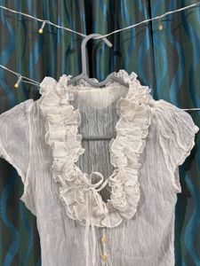 vintage ruffle milkmaid blouse 🕊️
