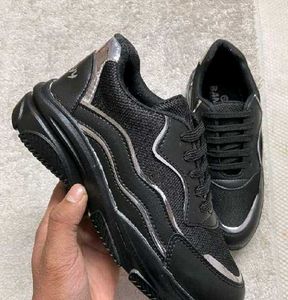 Shoe