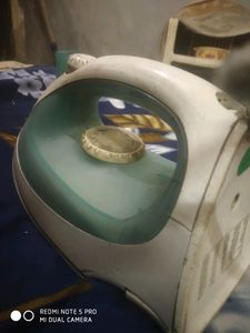 Phillips Steam Iron - Working