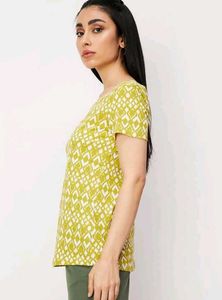 Patterned Women&#39;s Top