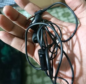 (5 Pieces) boAt Bassheads 310 With Mic