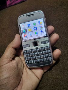 Nokia E72
