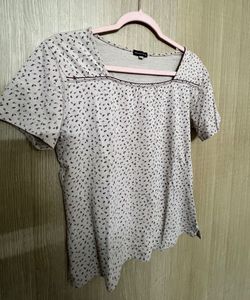 Soft Floral Blouse – Minimal &amp; Feminine