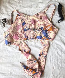 Floral Shell Tie Up Crop Top