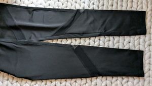Gym Wear Leggings With Mesh Cutouts