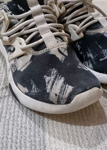 Girl&#39;s Sneakers