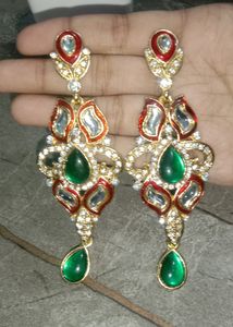Delicate And Classic Neck Set Piece.
