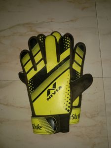 Nivia Air Strike Goalkeeper Gloves