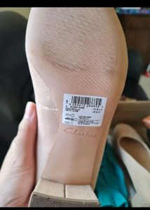 🔥PRICE DOWN 🔥Brand New Rosegold Clarks Pump Heel