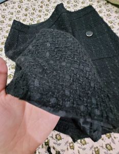 Chic Black Mini Skirt